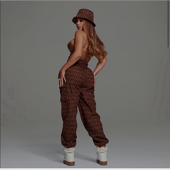 IVY PARK MONOGRAM ZIPPER PANTS - Picture 3 of 8